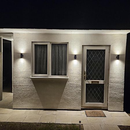 Modern Studio In Greenford, Free Wifi, Parking & Streaming Services Ілінг Екстер'єр фото