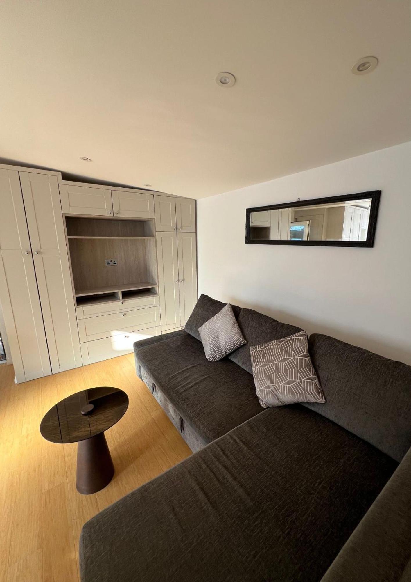Modern Studio In Greenford, Free Wifi, Parking & Streaming Services Ілінг Екстер'єр фото