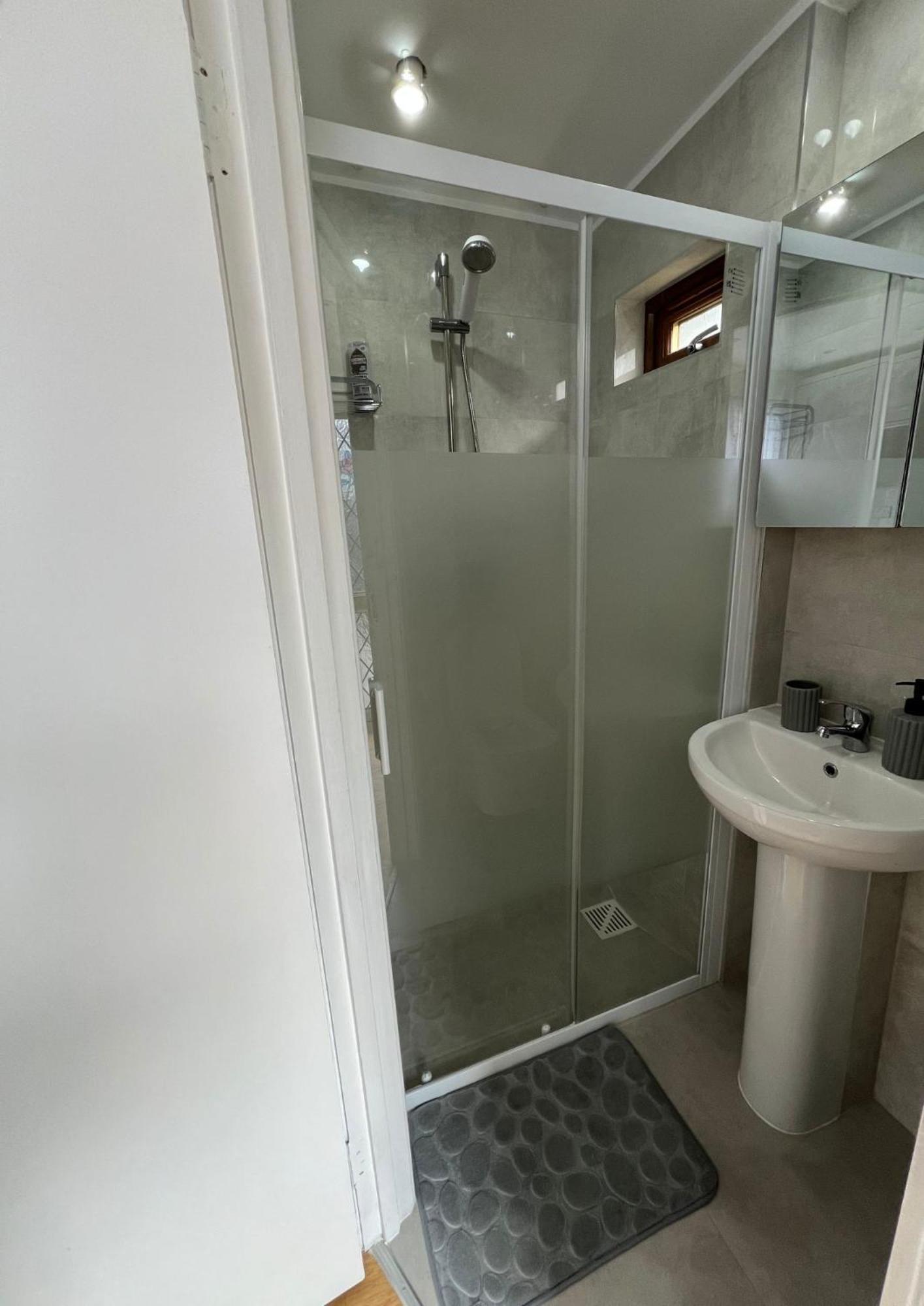 Modern Studio In Greenford, Free Wifi, Parking & Streaming Services Ілінг Екстер'єр фото