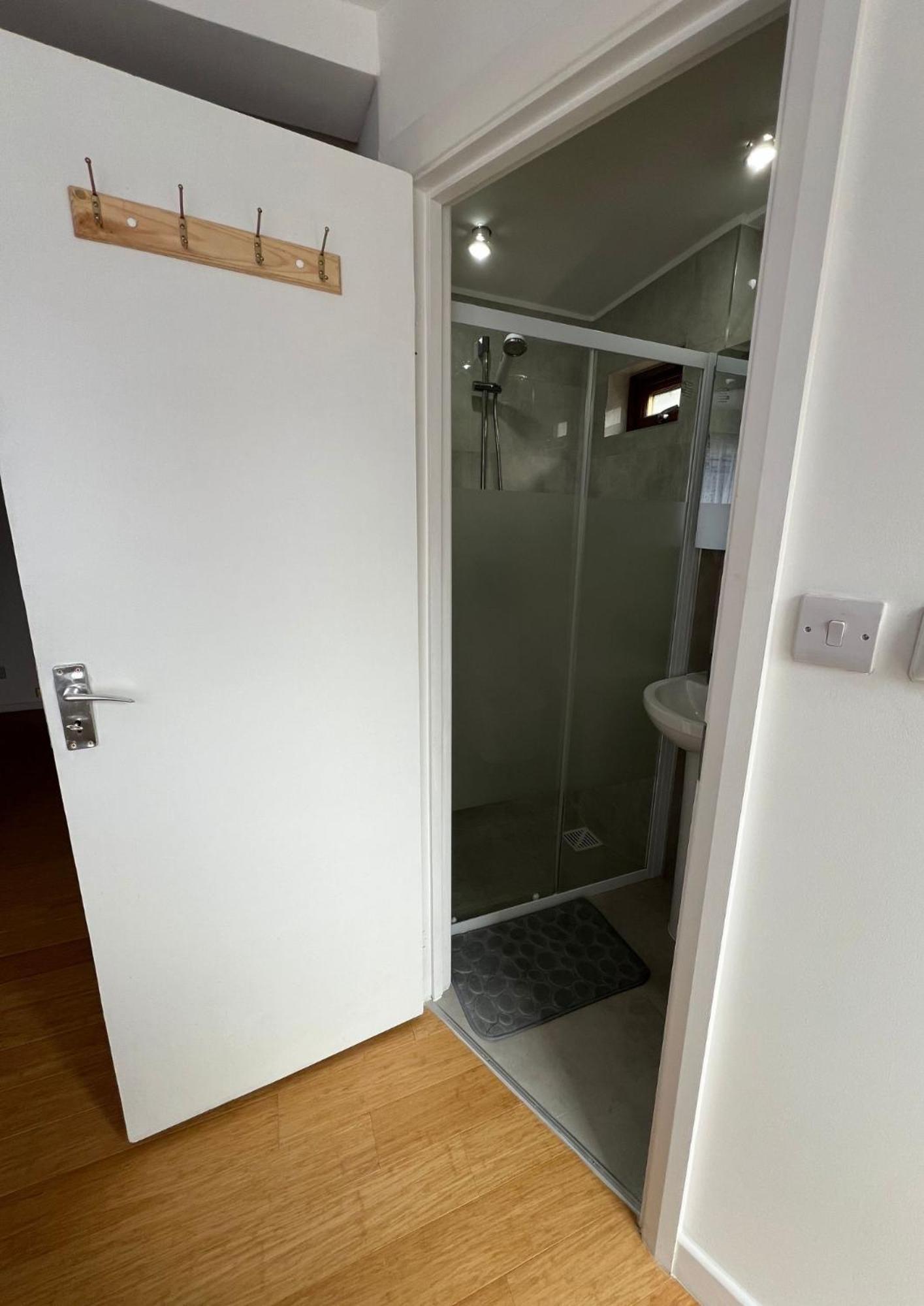 Modern Studio In Greenford, Free Wifi, Parking & Streaming Services Ілінг Екстер'єр фото