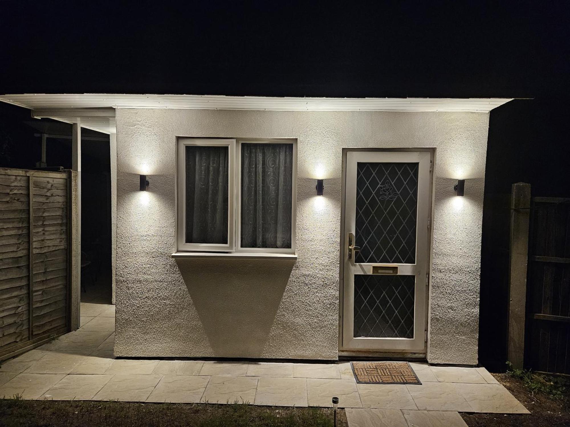 Modern Studio In Greenford, Free Wifi, Parking & Streaming Services Ілінг Екстер'єр фото